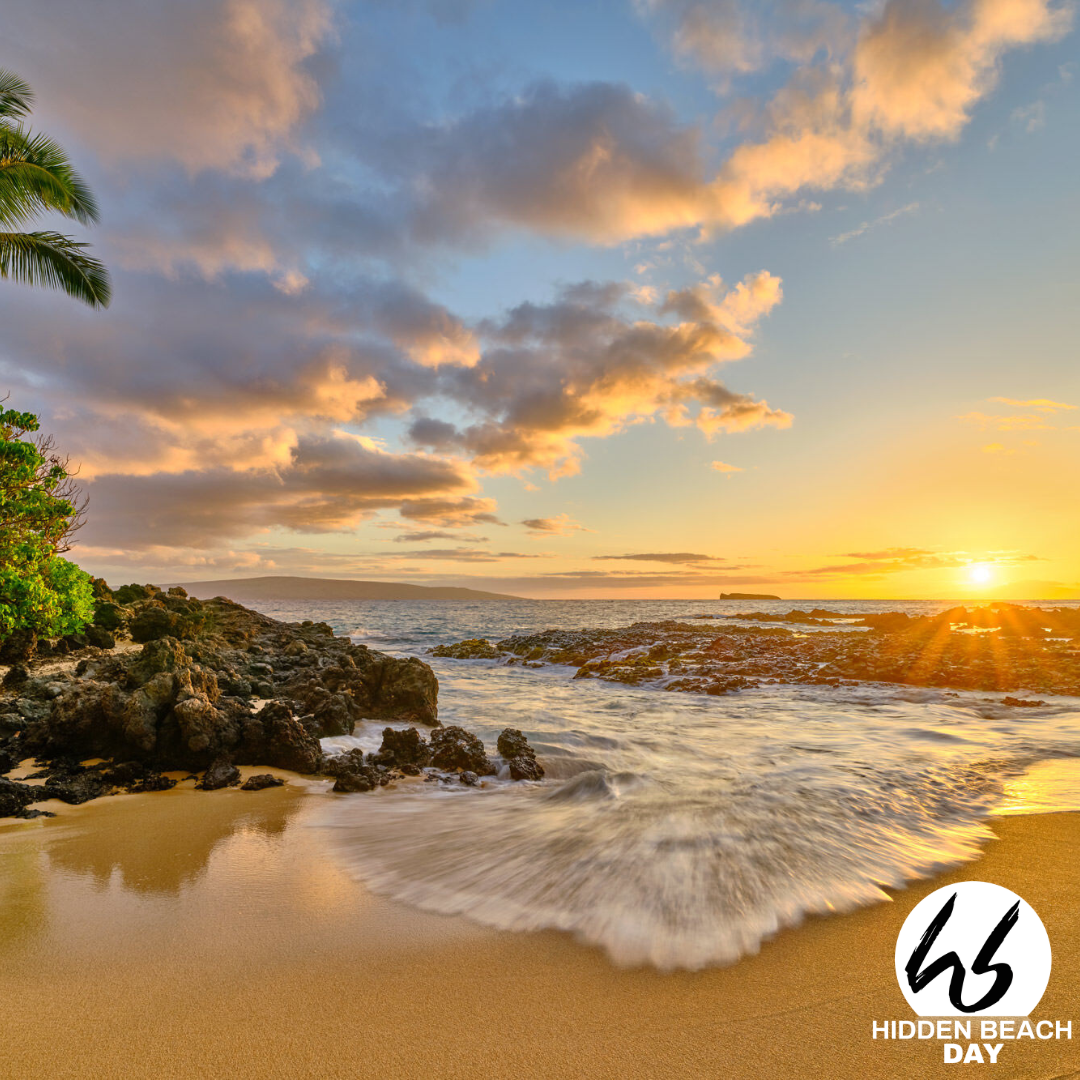 Hidden Beach Day Sunrise vs Sunset Blog Featured Image of a beautiful sunrise on a ocean
